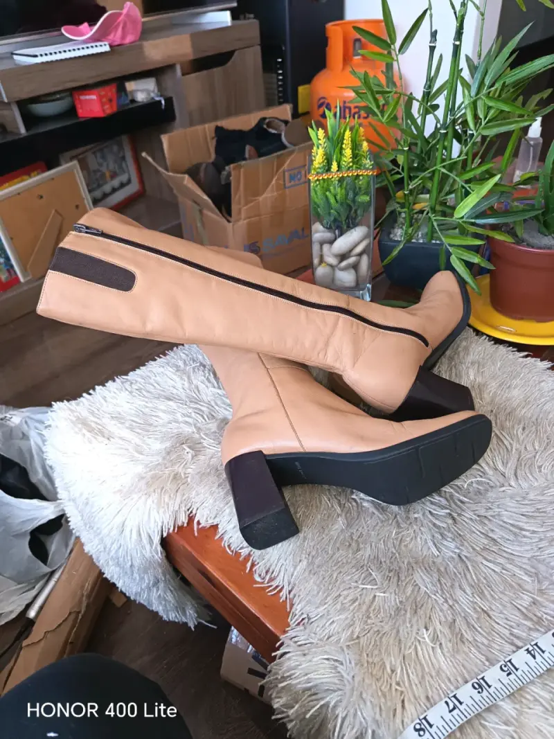 Botas de cuero beige con tacón alto - 3