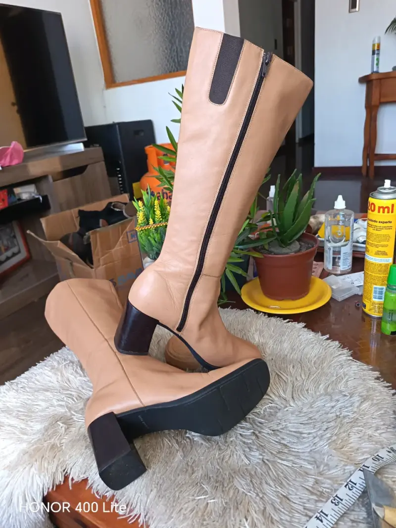 Botas de cuero beige con tacón alto - 4