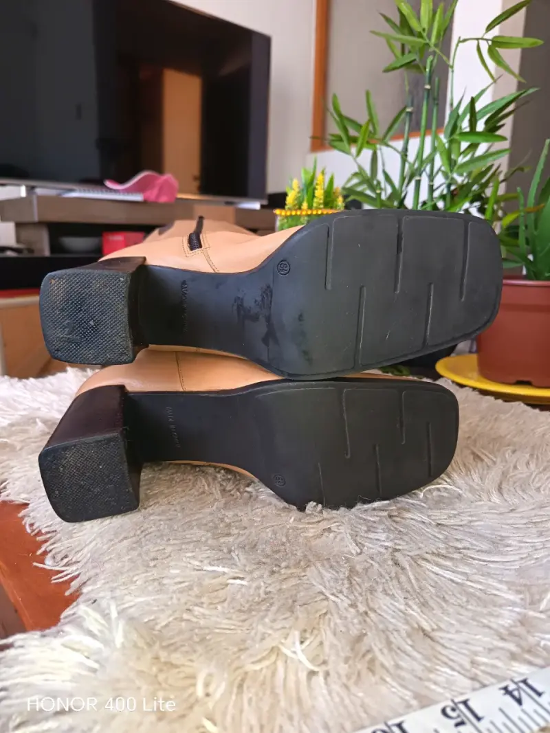 Botas de cuero beige con tacón alto - 5