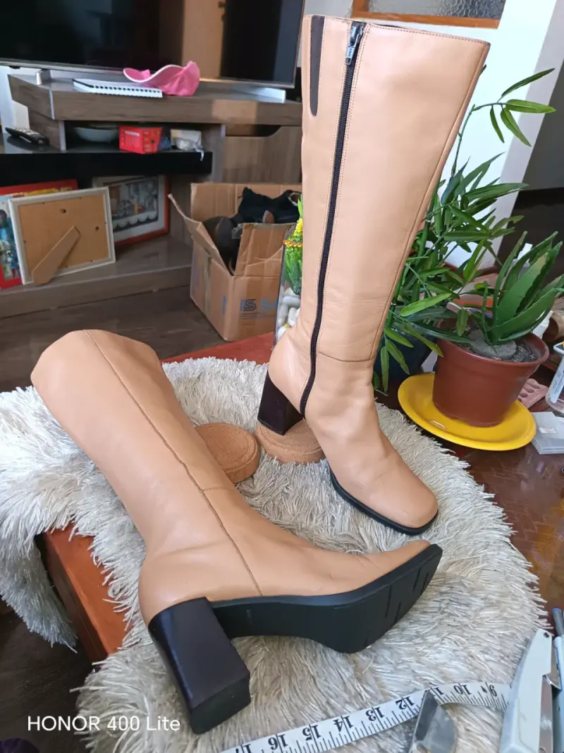 Botas de cuero beige con tacón alto - 6