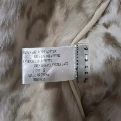 Chaqueta de piel sintética con estampado animal - miniatura 4