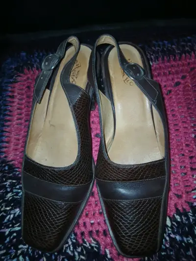 Zapatos de tacón marrones con diseño texturizado - miniatura 5