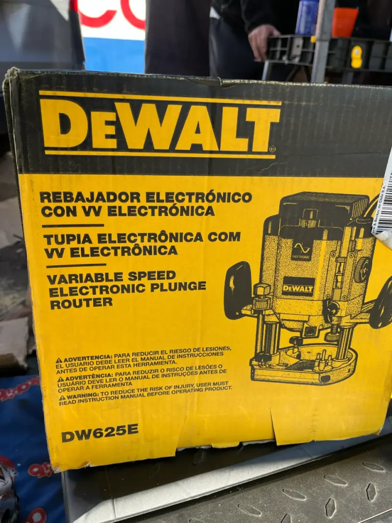 Fresadora DeWalt DW625E - 1