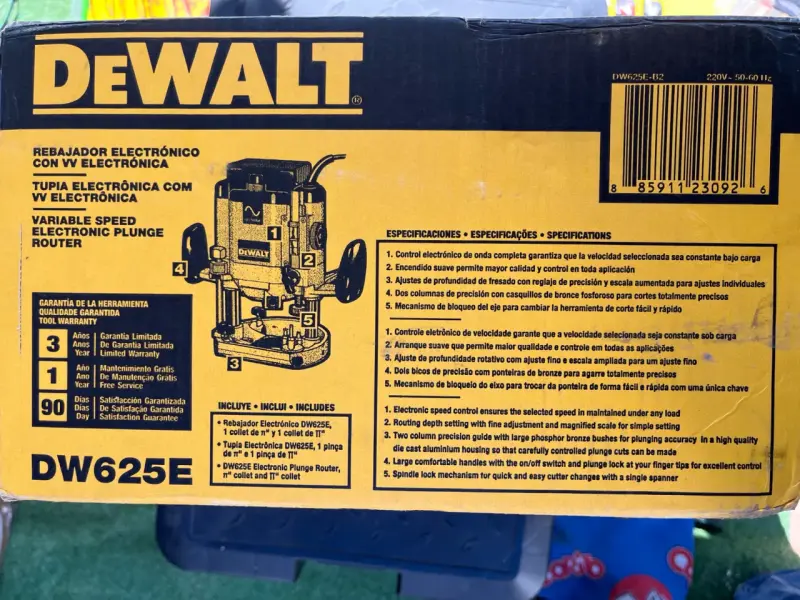 Fresadora DeWalt DW625E - 2