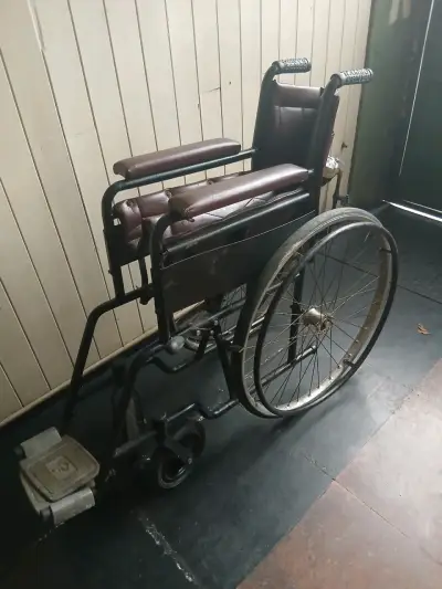 Silla de ruedas plegable de metal - miniatura 5