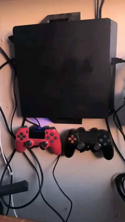 Consola PS4 con dos controles y juegos incluidos - miniatura 1