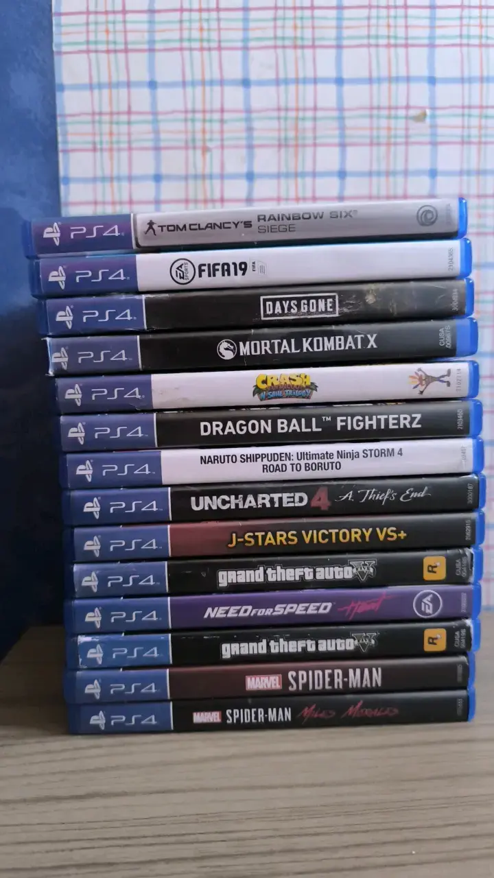 Consola PS4 con dos controles y juegos incluidos - 4