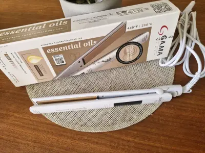 Plancha de pelo Gama con aceites esenciales - miniatura 1