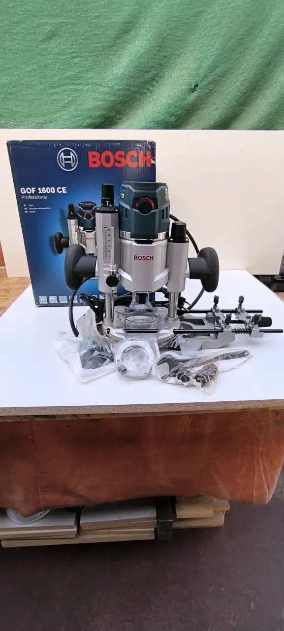 Fresadora Bosch GOF 1600 CE Profesional - 1