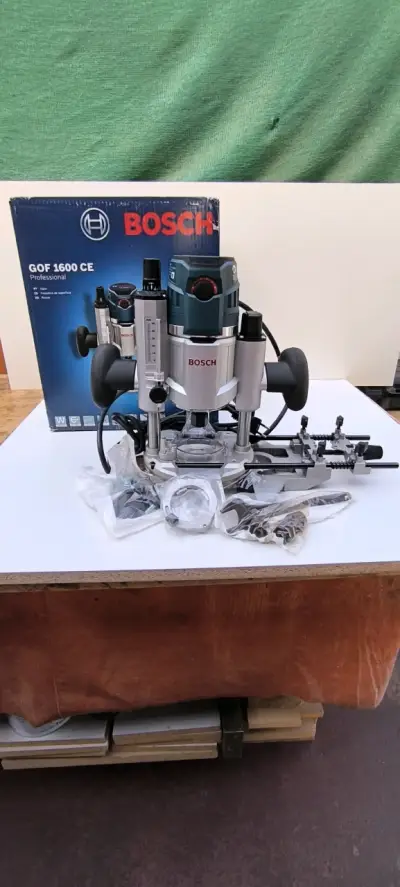 Fresadora Bosch GOF 1600 CE Profesional - miniatura 1