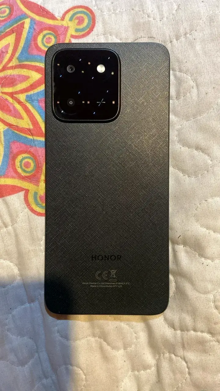 Smartphone Honor con triple cámara trasera - 1