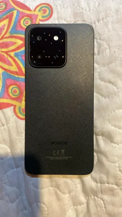 Smartphone Honor con triple cámara trasera - miniatura 1