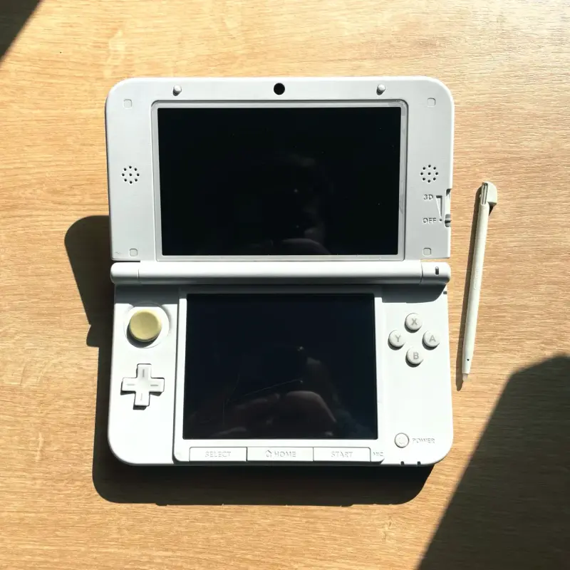 Nintendo 3DS XL Luigi Edition - 6