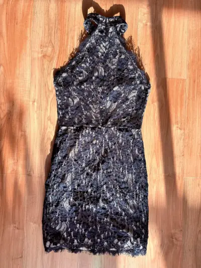 Vestido de encaje negro elegante - miniatura 3