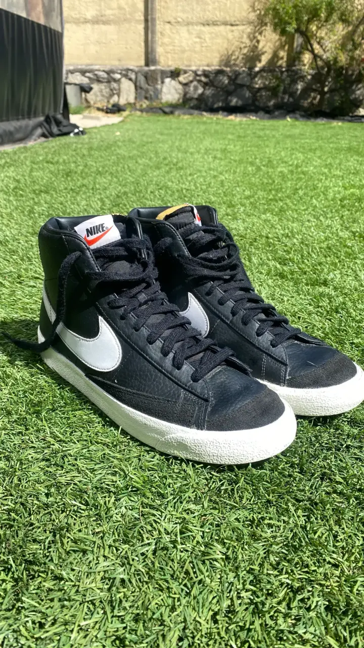 Zapatillas Nike negras de caña alta - 1