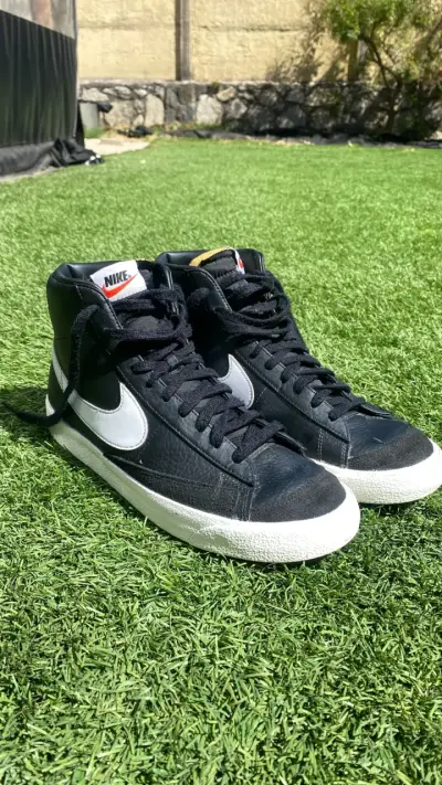 Zapatillas Nike negras de caña alta - miniatura 1