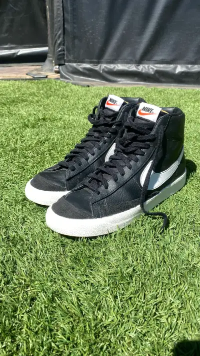 Zapatillas Nike negras de caña alta - miniatura 2