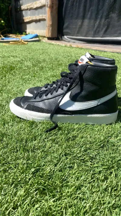 Zapatillas Nike negras de caña alta - miniatura 3