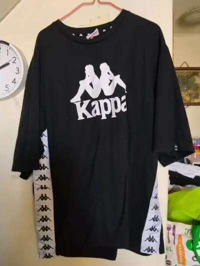Polera negra Kappa con logo grande - miniatura 2