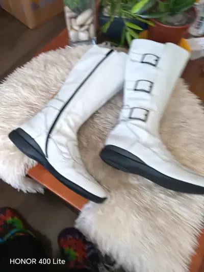 Botas altas blancas cuero con hebillas - miniatura 2