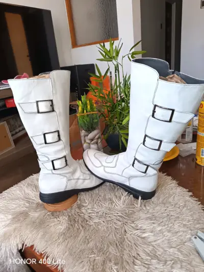 Botas altas blancas cuero con hebillas - miniatura 4