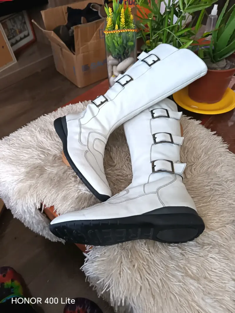 Botas altas blancas cuero con hebillas - 5