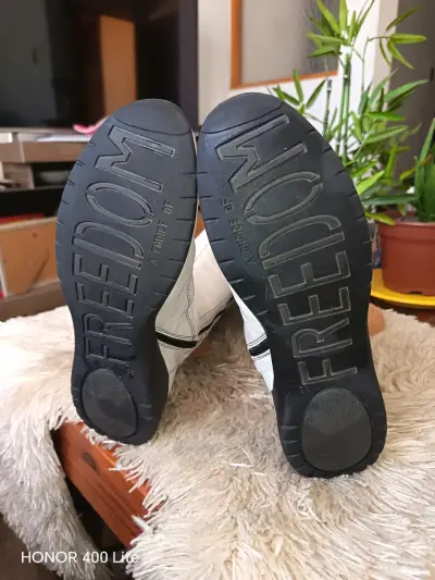 Botas altas blancas cuero con hebillas - miniatura 6