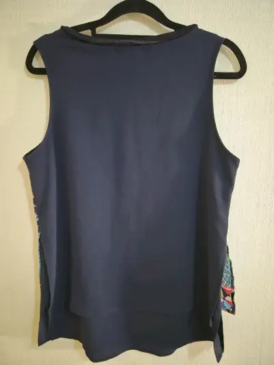 Blusa sin mangas estampada Desigual - miniatura 4