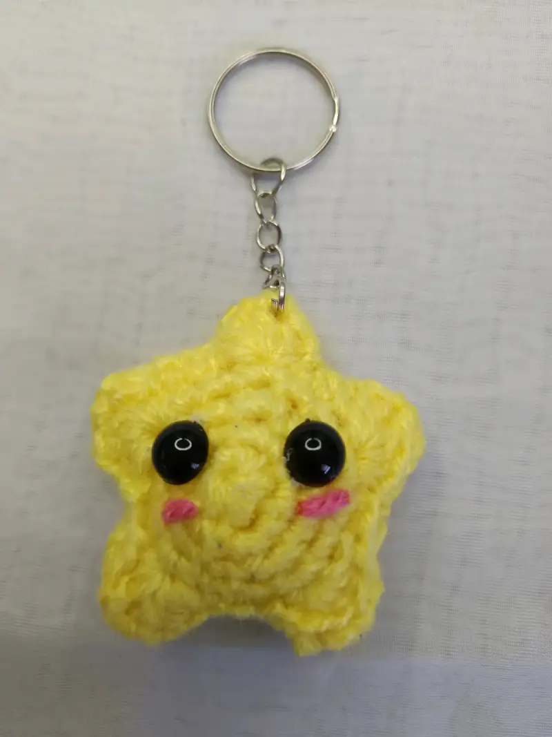 Llavero de estrella tejido a crochet