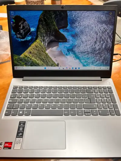 Notebook Lenovo Ideapad 3 con AMD Ryzen 5 - miniatura 1