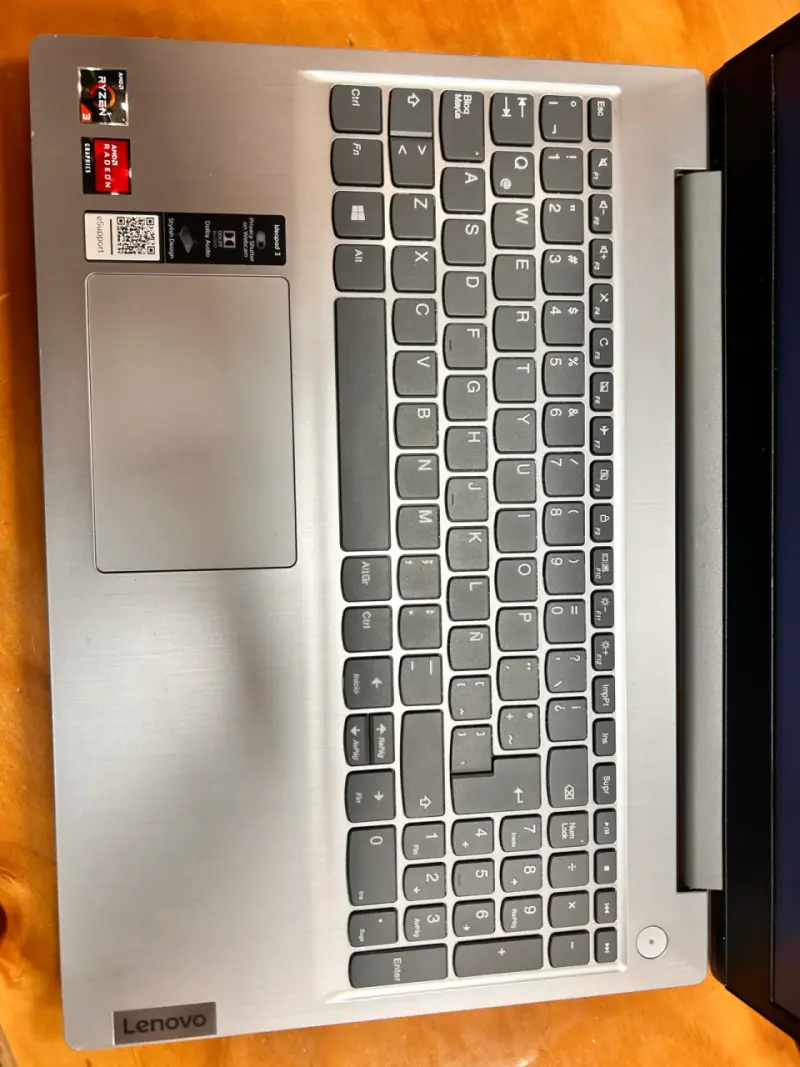 Notebook Lenovo Ideapad 3 con AMD Ryzen 5 - 2