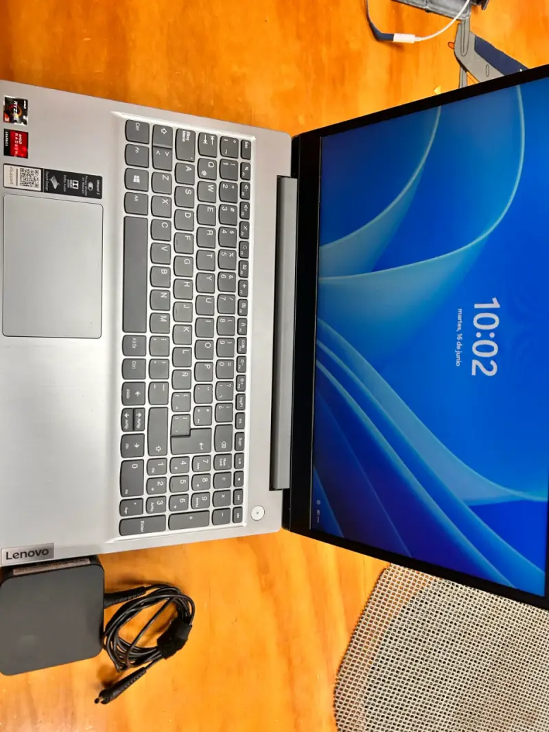 Notebook Lenovo Ideapad 3 con AMD Ryzen 5 - 4