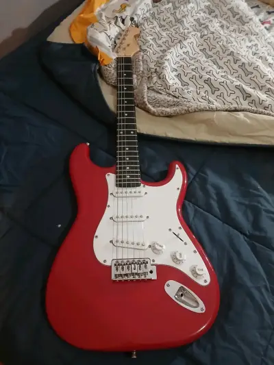 Guitarra eléctrica roja con funda y correa - miniatura 1