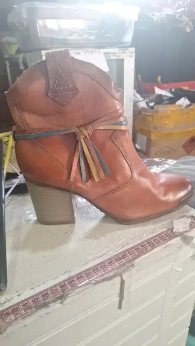 Botines de cuero marrón con tacón alto - miniatura 1
