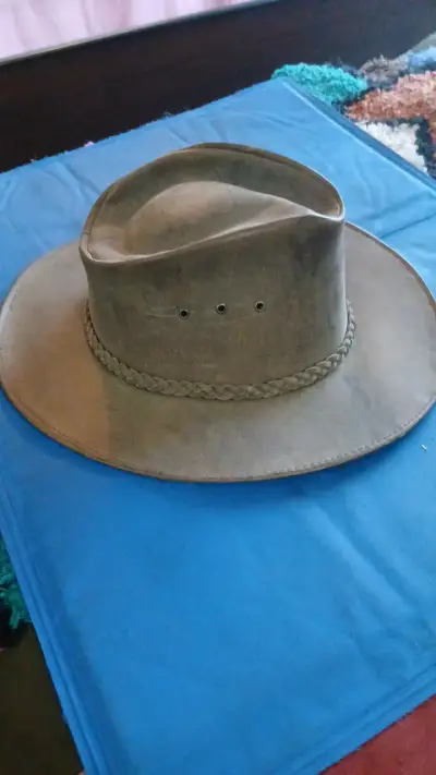 Sombrero de cuero estilo vaquero - miniatura 4