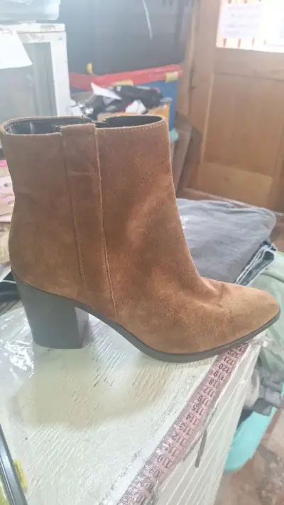 Botines de gamuza marrón con tacón alto - miniatura 1