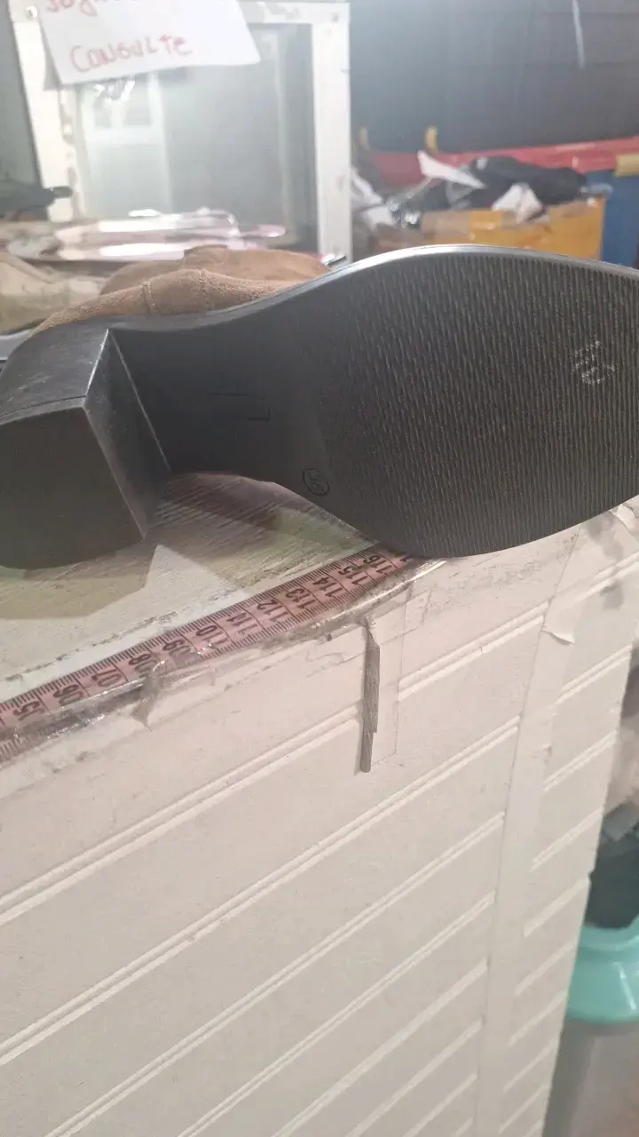 Botines de gamuza marrón con tacón alto - 2