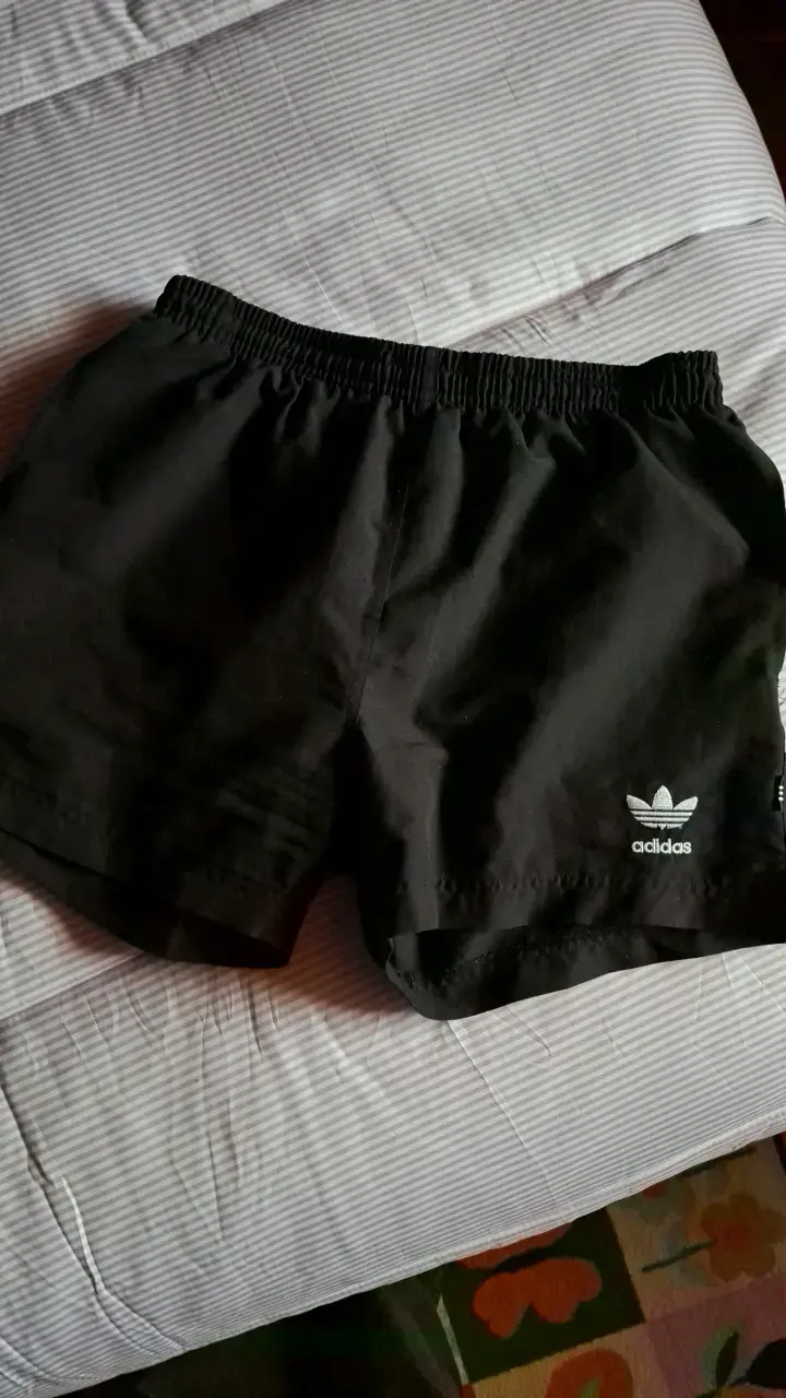 Shorts deportivos negros Adidas para hombre