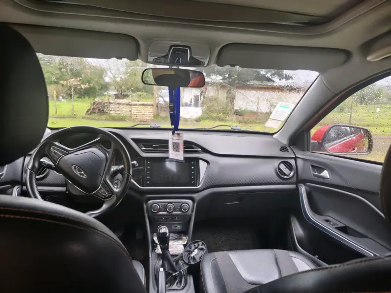 SUV Chery Tiggo 2 Pro rojo en buen estado - 4