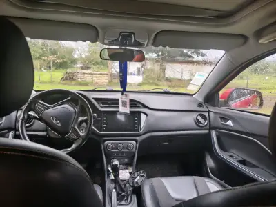 SUV Chery Tiggo 2 Pro rojo en buen estado - miniatura 4