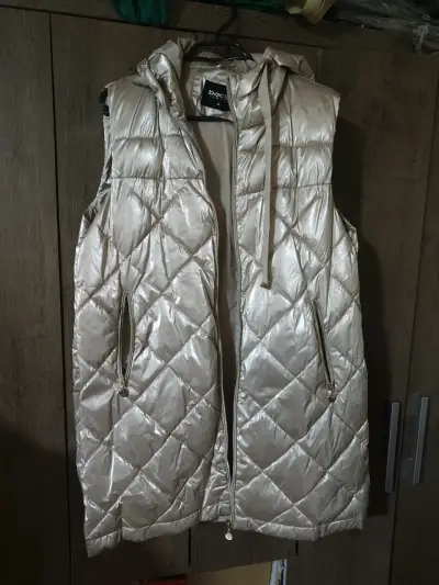 Parka acolchado dorado sin mangas para mujer - miniatura 1