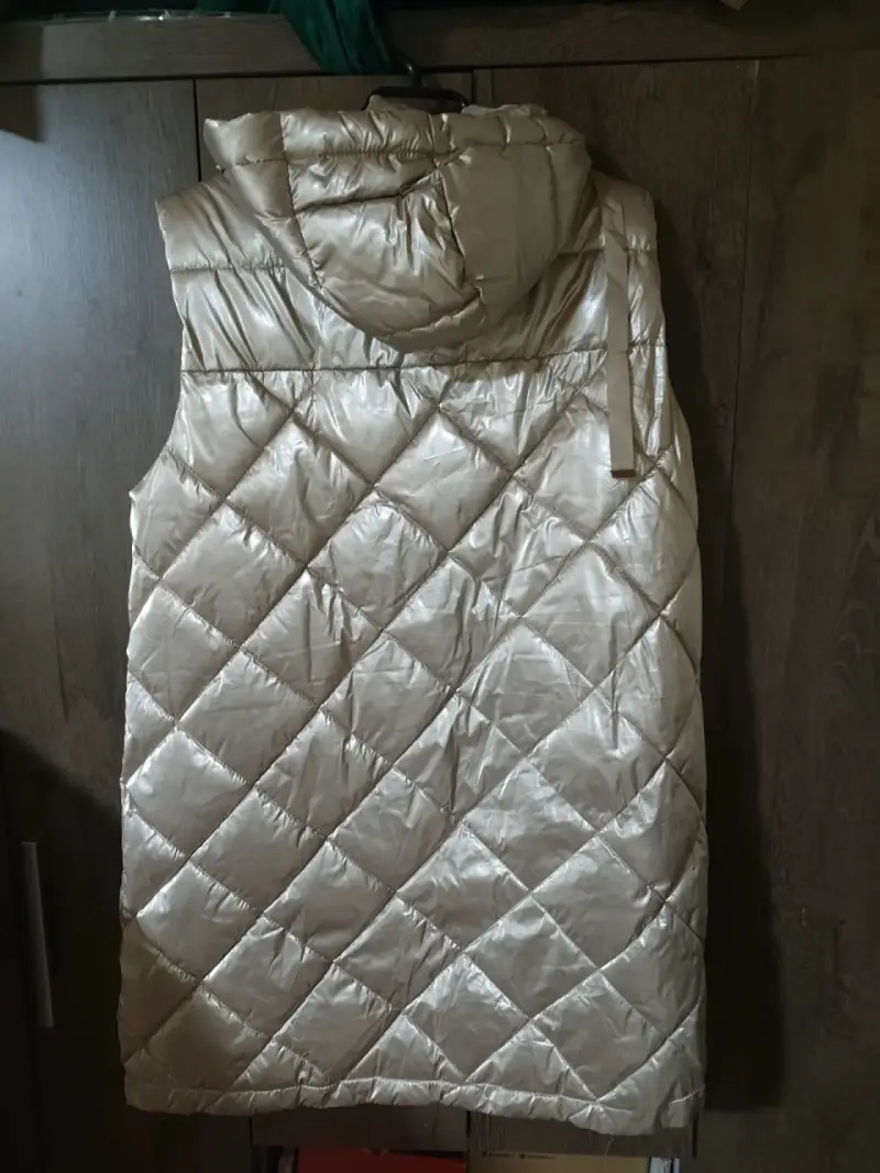 Parka acolchado dorado sin mangas para mujer - 2