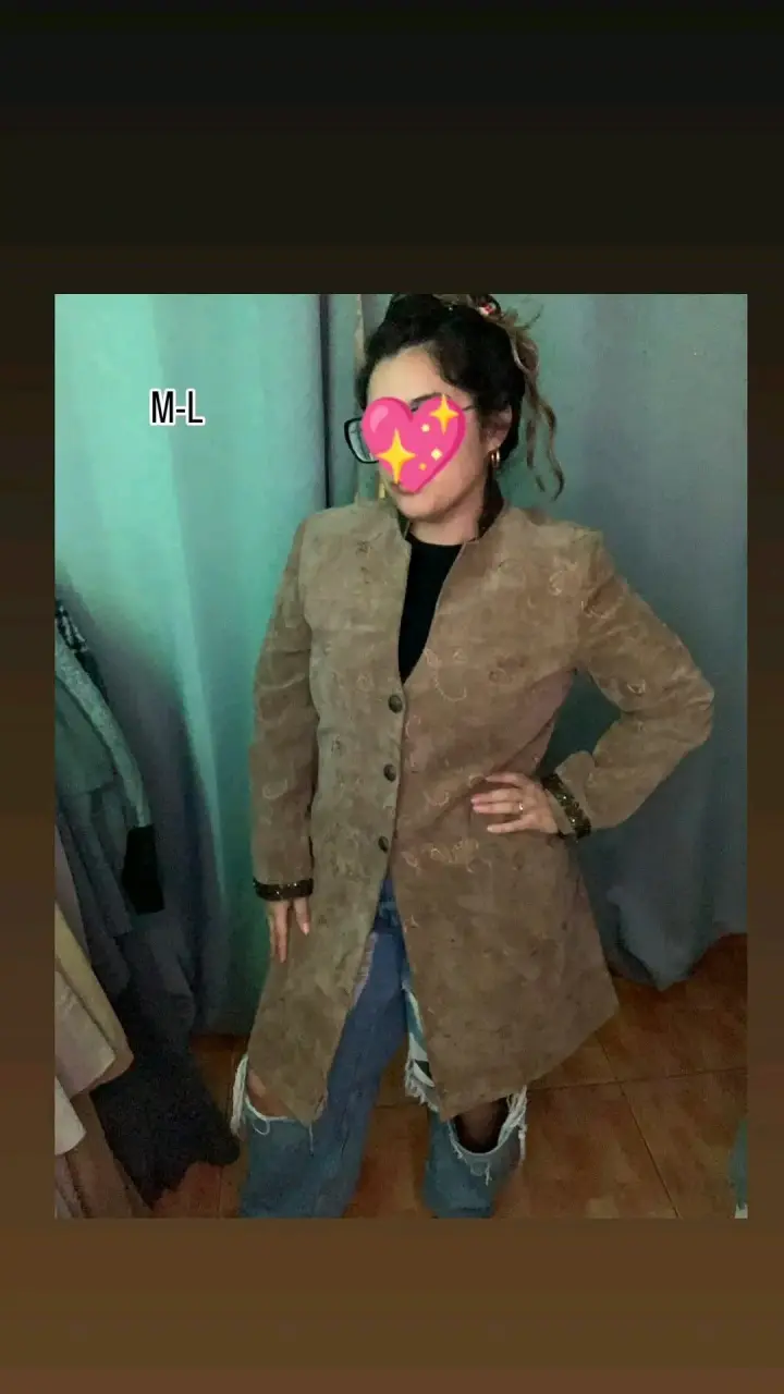 Abrigo de mujer marrón con diseño bordado - 3