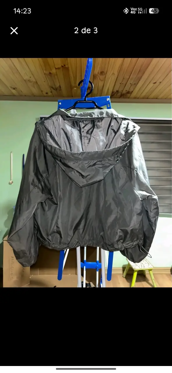 Chaqueta cortaviento gris con capucha FSP - 2