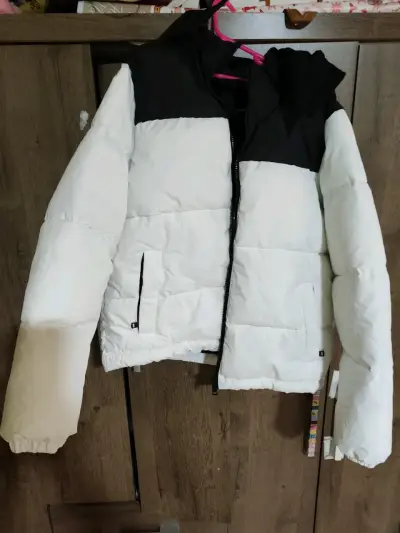 Chaqueta acolchada bicolor para invierno - miniatura 2