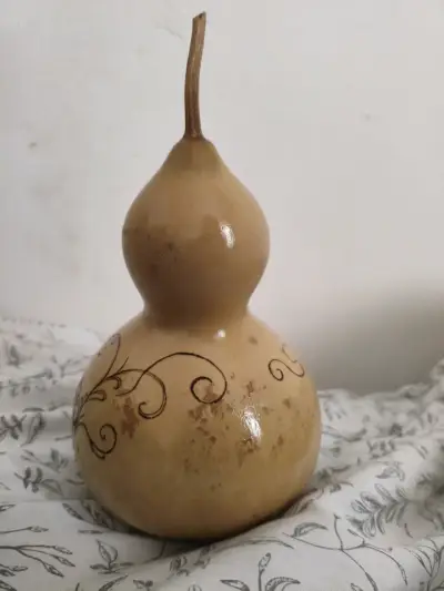 Casa de pájaro con calabaza a mano - miniatura 3
