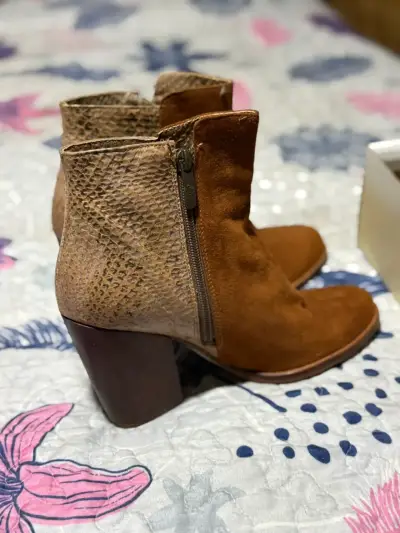 Botines de gamuza marrón con tacón alto - miniatura 2