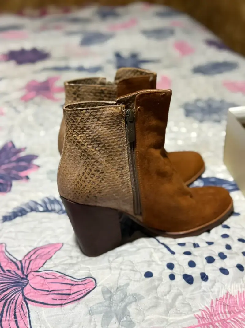 Botines de gamuza marrón con tacón alto - 3