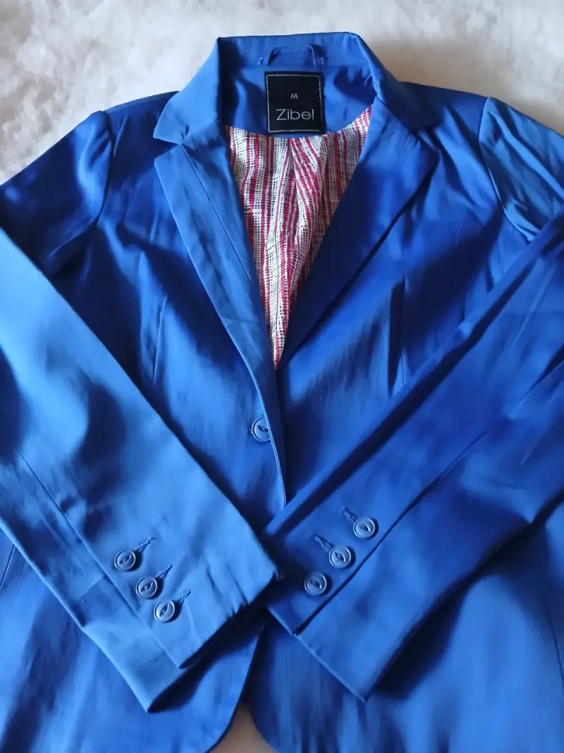 Chaqueta de invierno negra con diseño acolchado - 2
