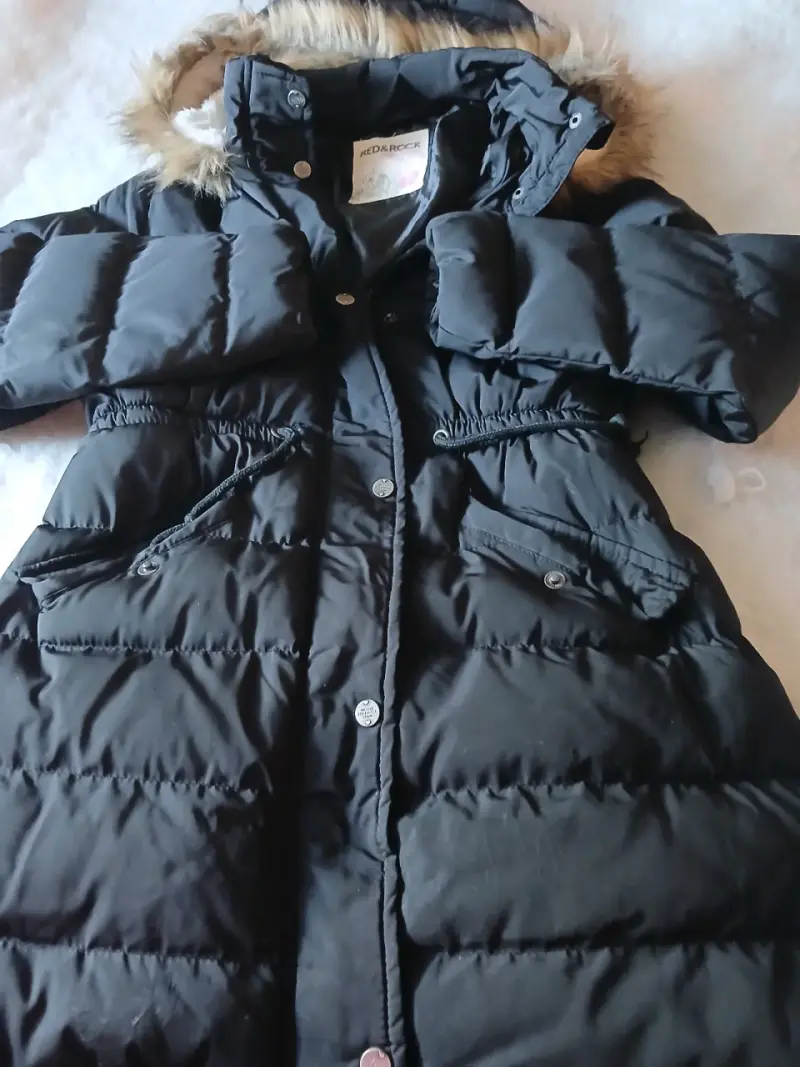 Chaqueta de invierno negra con diseño acolchado - 5